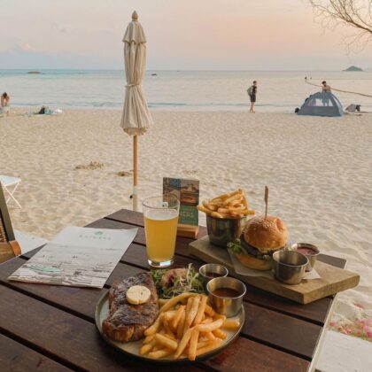 Seaview restaurant hong kong, beachside restaurant hong kong, restaurant with a view: Bathers, Lantau Island