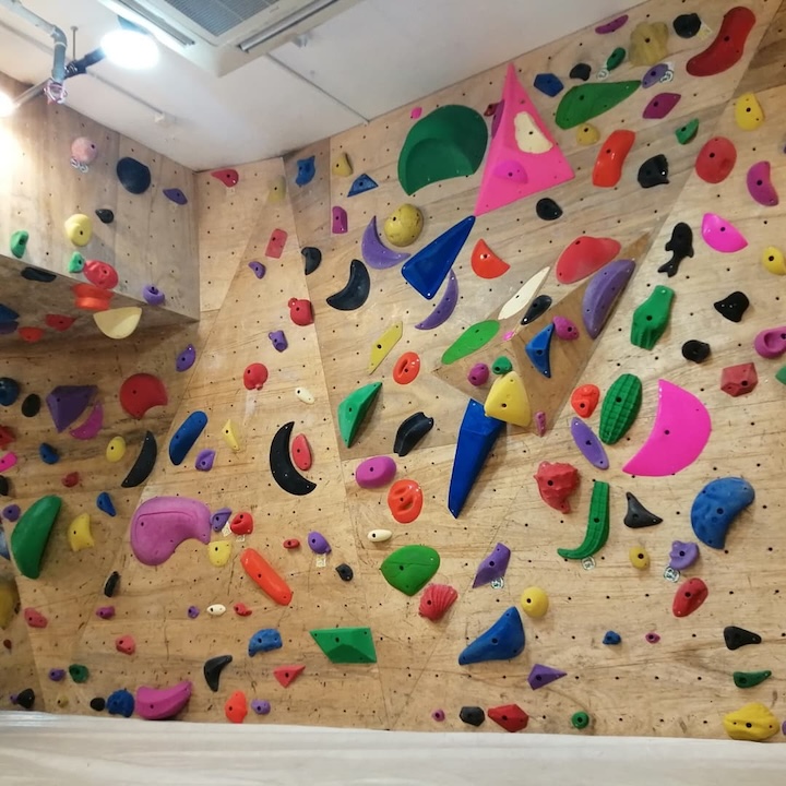 bouldering Hong Kong rock climbing gym, indoor climbing wall: keep climbing hk